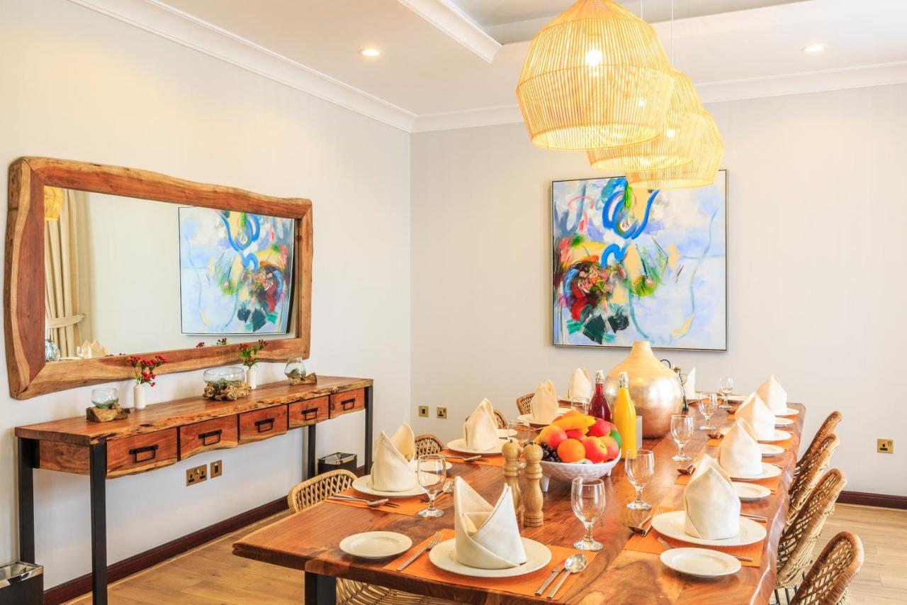 The S Holiday Homes - Stunning 5 Bedrooms Villa At The Palm Jumeirah With Private Beach And Pool ดูไบ ภายนอก รูปภาพ