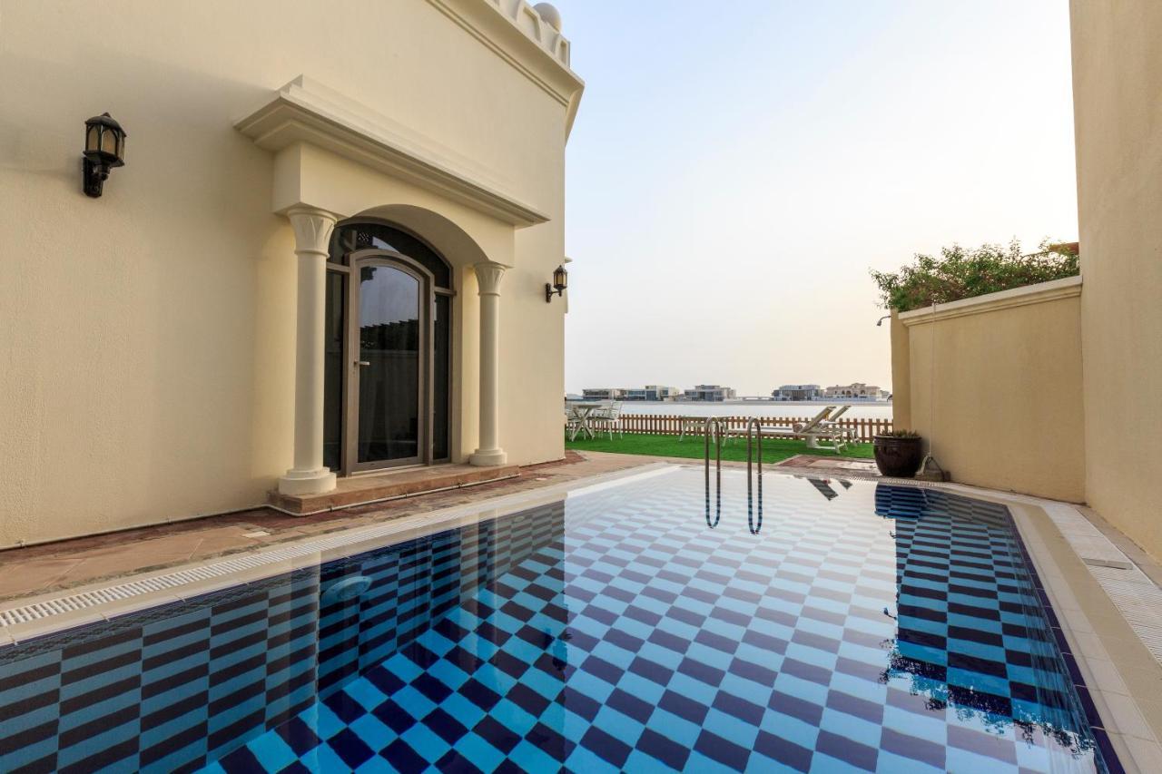 The S Holiday Homes - Stunning 5 Bedrooms Villa At The Palm Jumeirah With Private Beach And Pool ดูไบ ภายนอก รูปภาพ